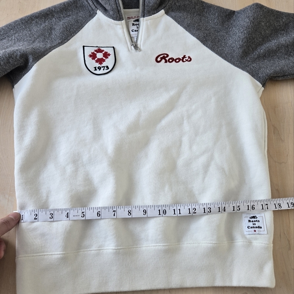 🇨🇦🦫ROOTS Two-Tone Quarter-Zip Sweater - Cream & Gray - Picture 7 of 8